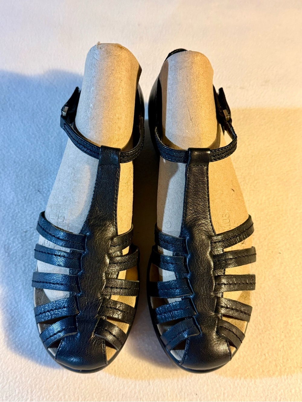 Easy Spirit Black Leather Strappy Ankle-Closure Sandals